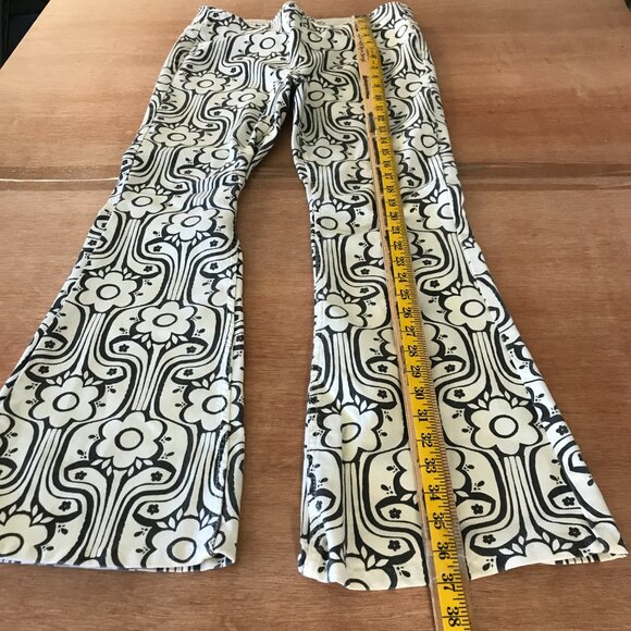 We the Free Penny Pull On Flare Jeans Women 29 Black Floral Mid Rise Pocket Boho - Picture 4 of 15